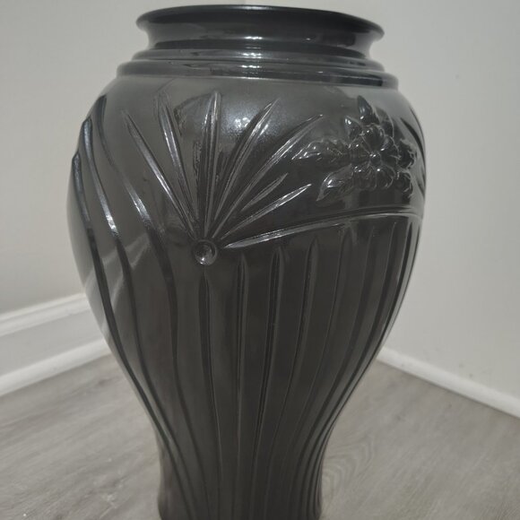 Vintage Anchor Hocking Cambridge Large 16" Black Glass Vase - Picture 5 of 6